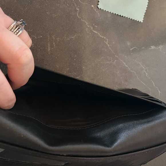 Black coach wallet, like new condition.  Please view all photos carefully. - Picture 6 of 8